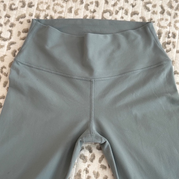 ALO Yoga Gray Leggings - Picture 5 of 9